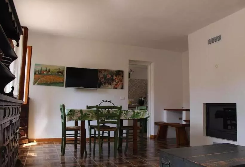 ホテル Agriturismo La Lecciola