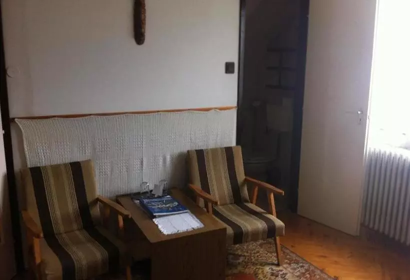 پانسیون Póczáné Vendégszobái