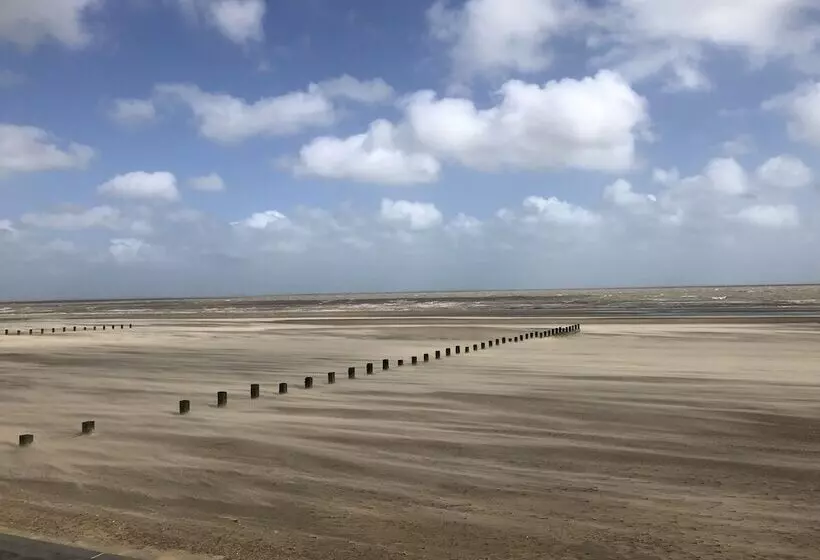 ペンション Waterside Guesthouse