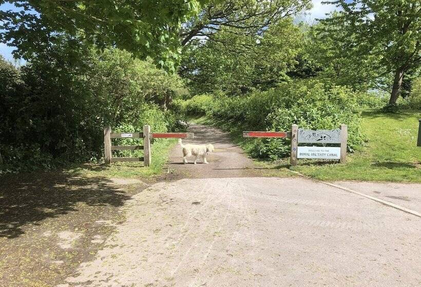 פנסיון Waterside Guesthouse