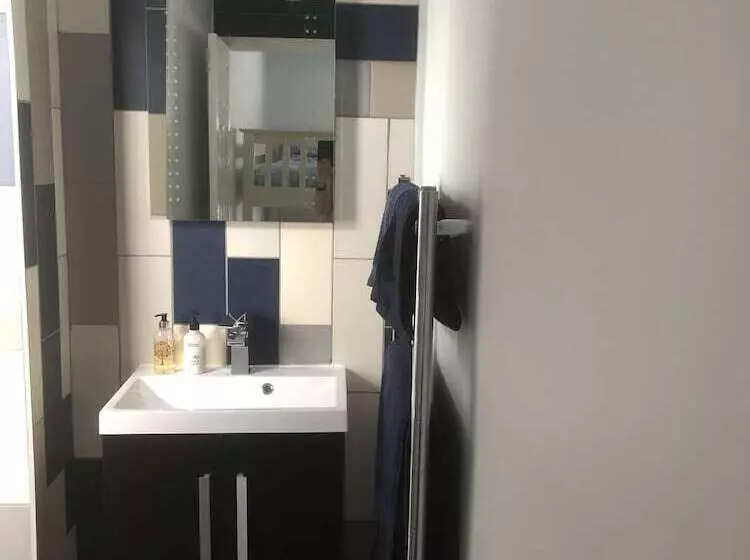 ペンション Waterside Guesthouse