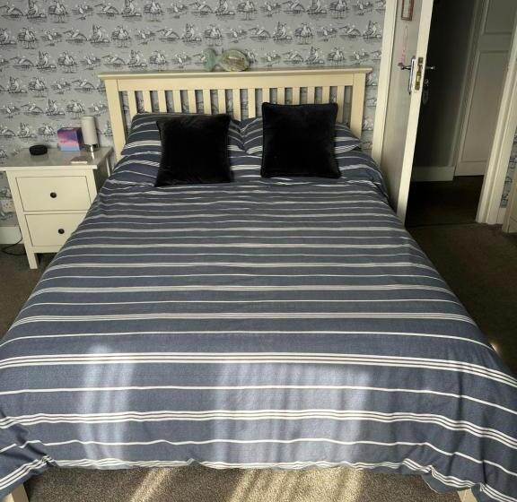 פנסיון Waterside Guesthouse