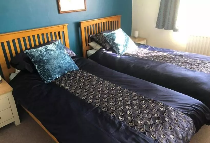 ペンション Waterside Guesthouse