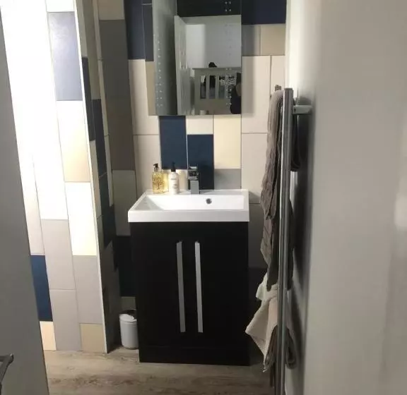 ペンション Waterside Guesthouse