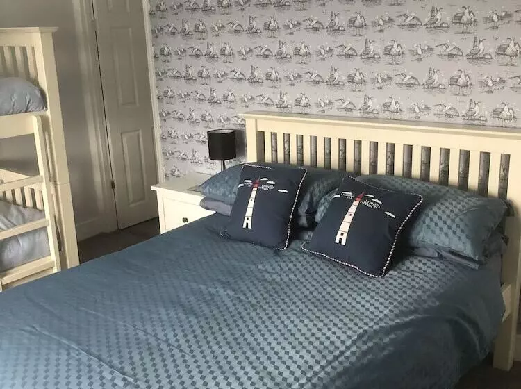 ペンション Waterside Guesthouse