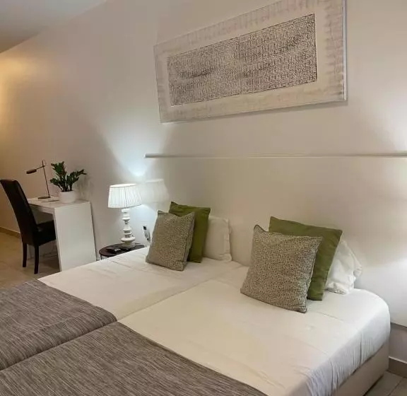 Esmeralda Holidays Apartments