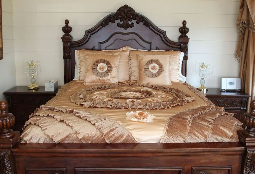 Общежитие Monarch Cove Inn