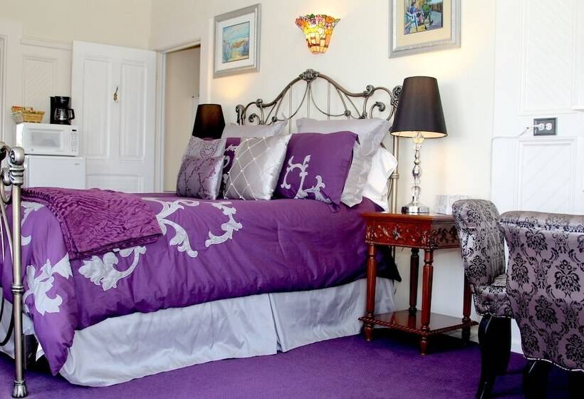 Общежитие Monarch Cove Inn