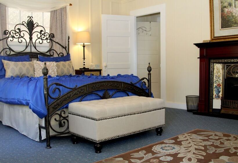 Общежитие Monarch Cove Inn