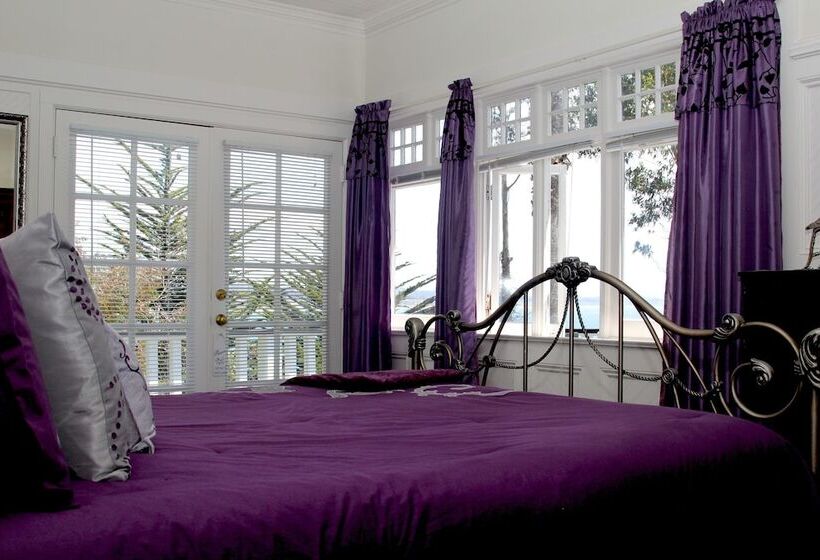 Общежитие Monarch Cove Inn