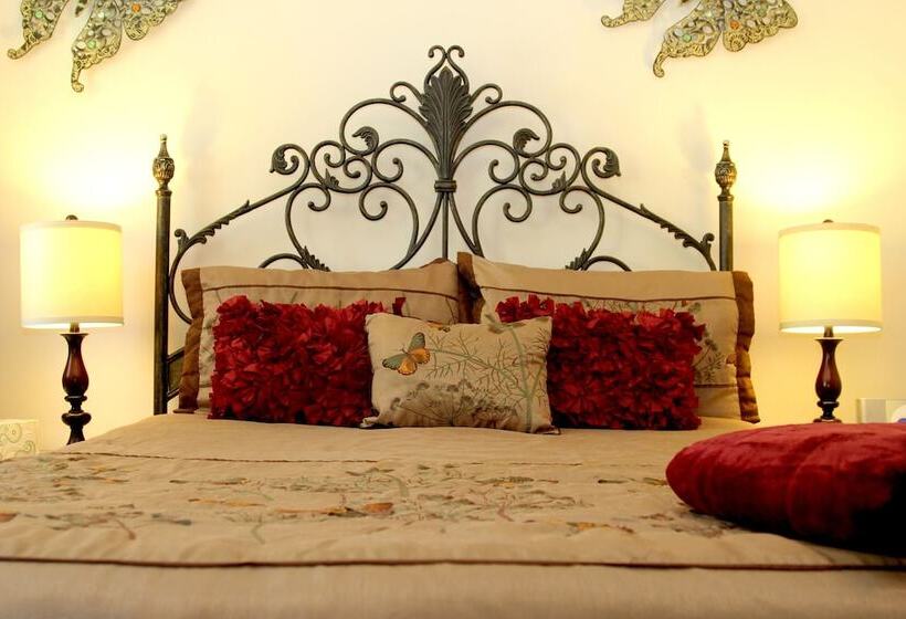 Общежитие Monarch Cove Inn