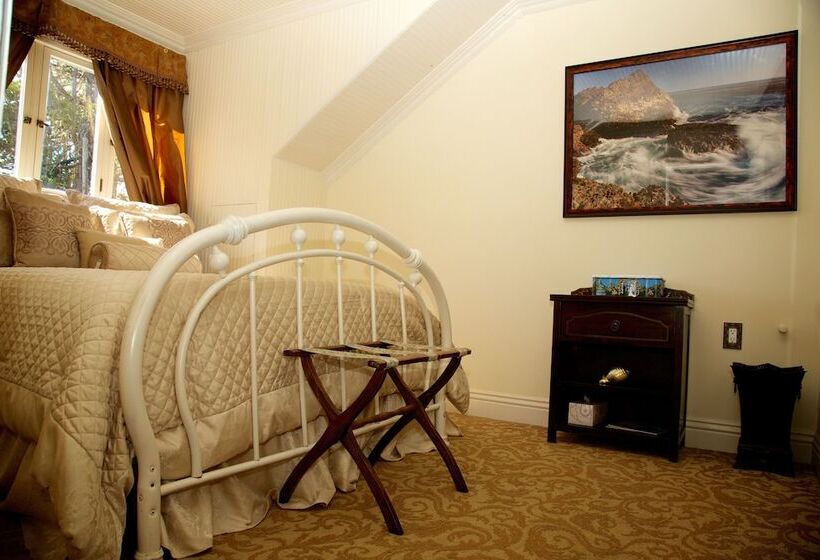 Общежитие Monarch Cove Inn