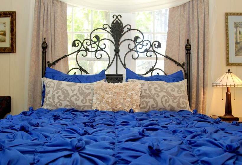 Общежитие Monarch Cove Inn