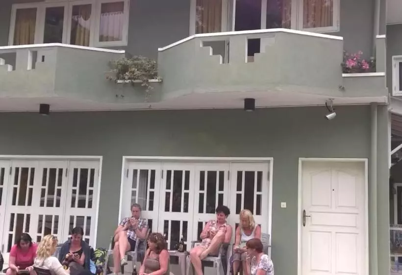 ペンション The Nest By Amarasinghe S