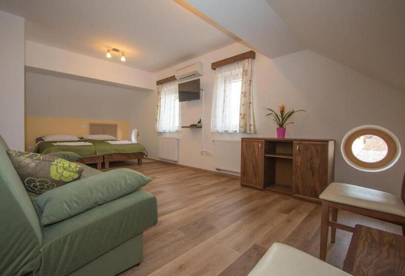 هتل Tourist Farm Megušar