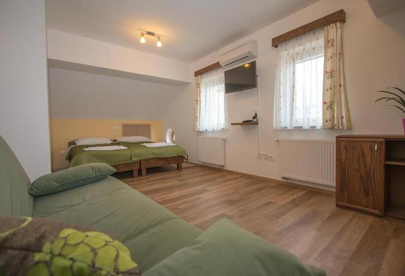 هتل Tourist Farm Megušar