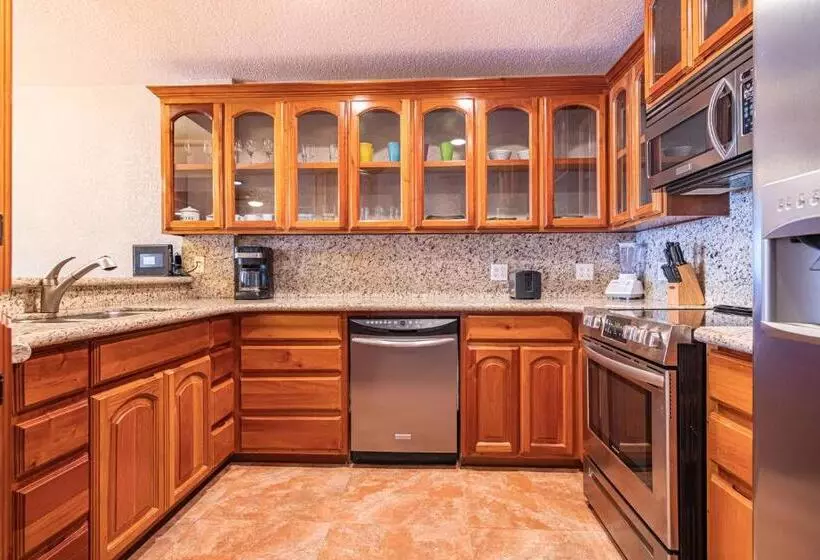 Lighthouse Beach Villas