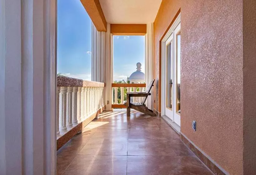 Lighthouse Beach Villas