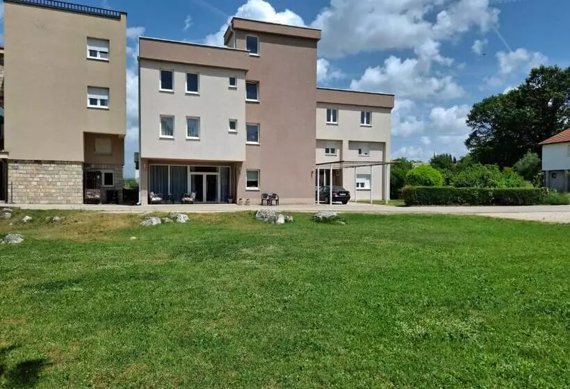 پانسیون Villa Gaga