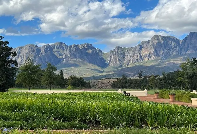 Majatalo Yebo Boutique Guesthouse