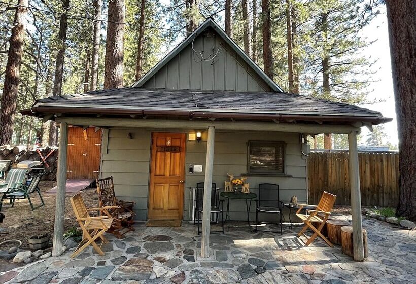 הוסטל Holly S Place