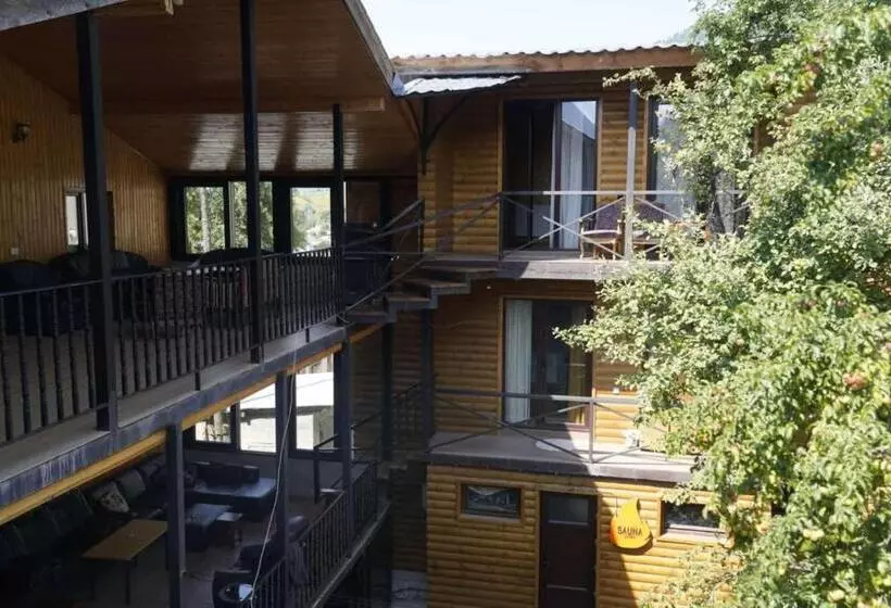 پانسیون Nino Ratiani's Guesthouse