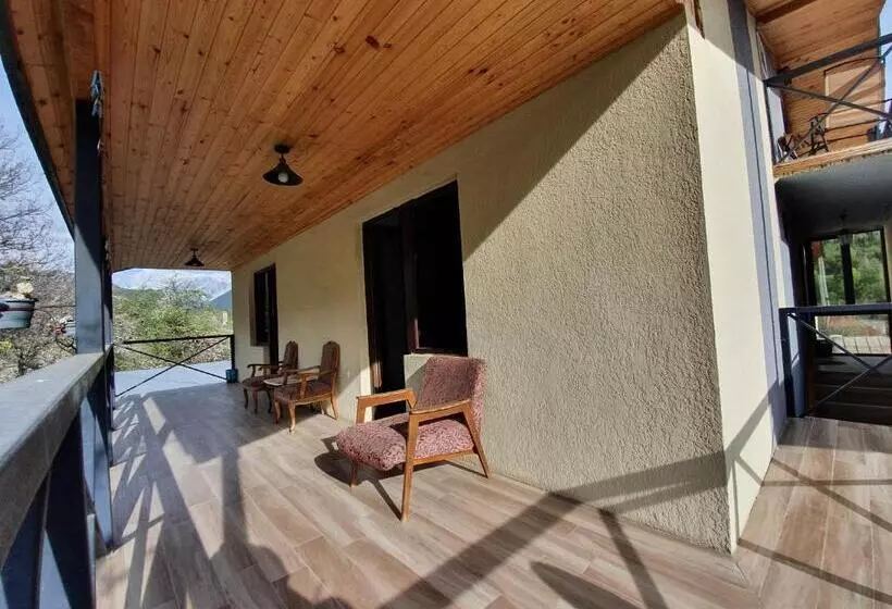 پانسیون Nino Ratiani's Guesthouse