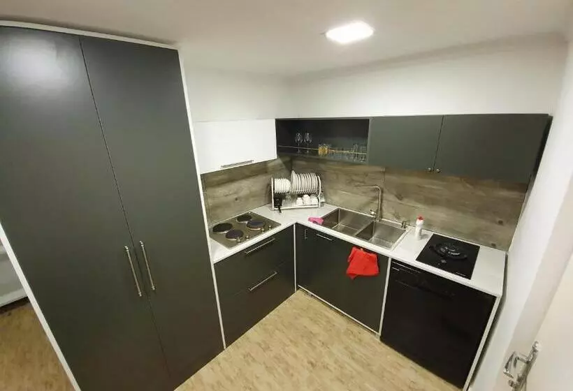 پانسیون Nino Ratiani's Guesthouse