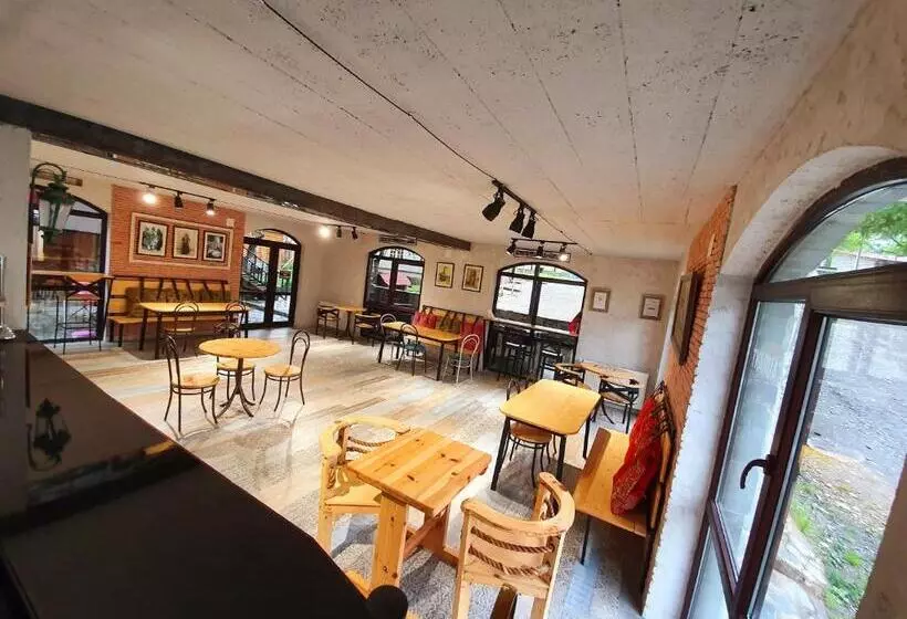 پانسیون Nino Ratiani's Guesthouse