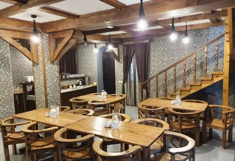 پانسیون Nino Ratiani's Guesthouse