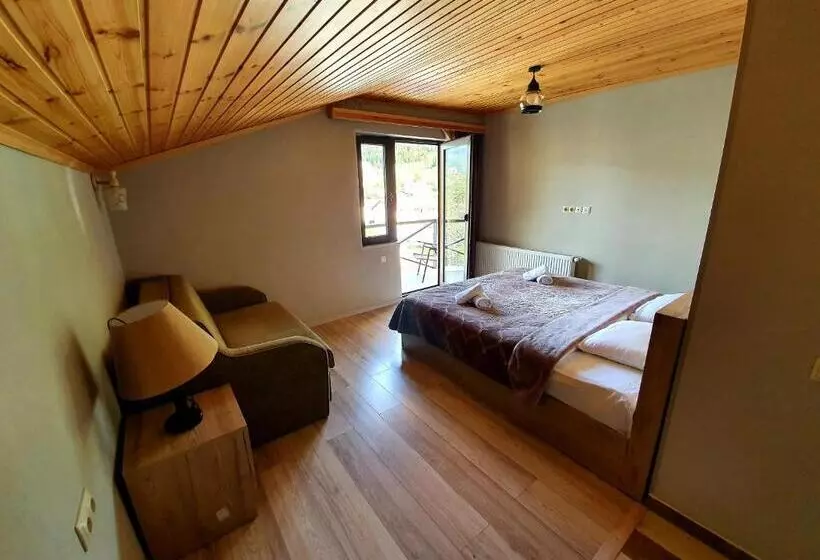 پانسیون Nino Ratiani's Guesthouse