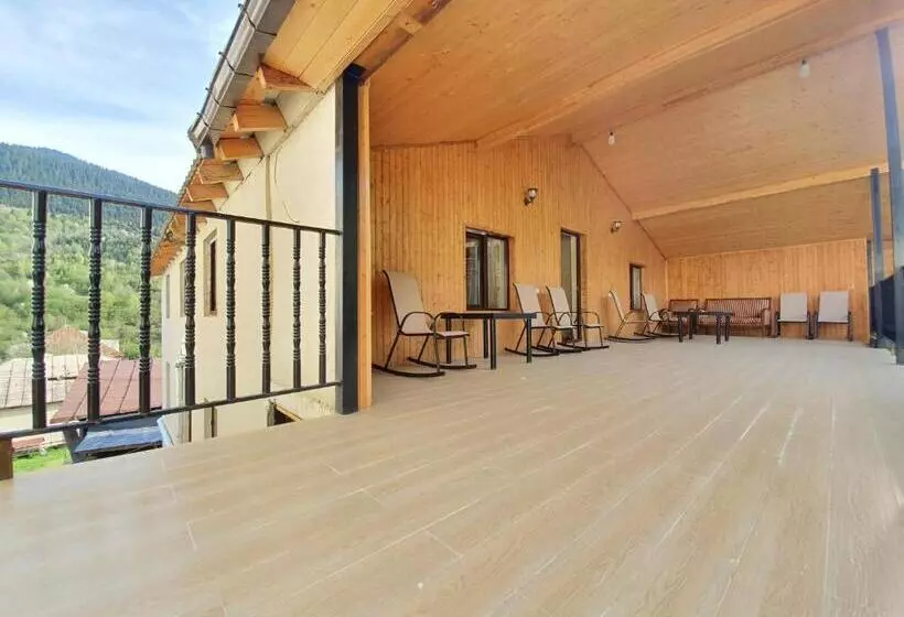 پانسیون Nino Ratiani's Guesthouse