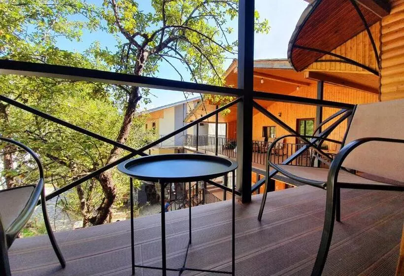 پانسیون Nino Ratiani's Guesthouse