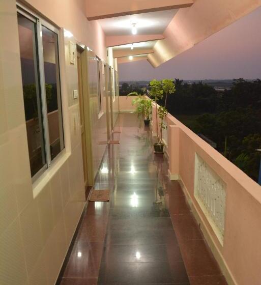 פנסיון Siva Residency