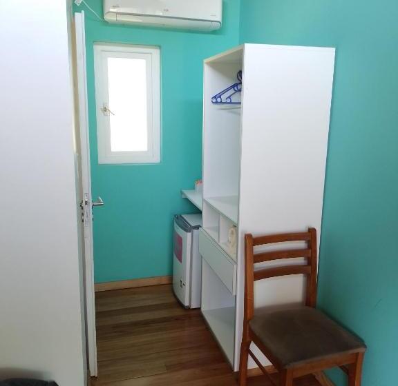 هاستل El Montenegrino