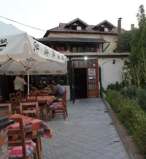 پانسیون Guest House Sreder
