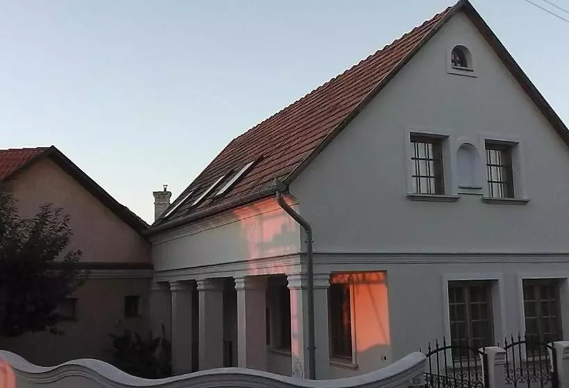 ペンション Amadeus Vendégház