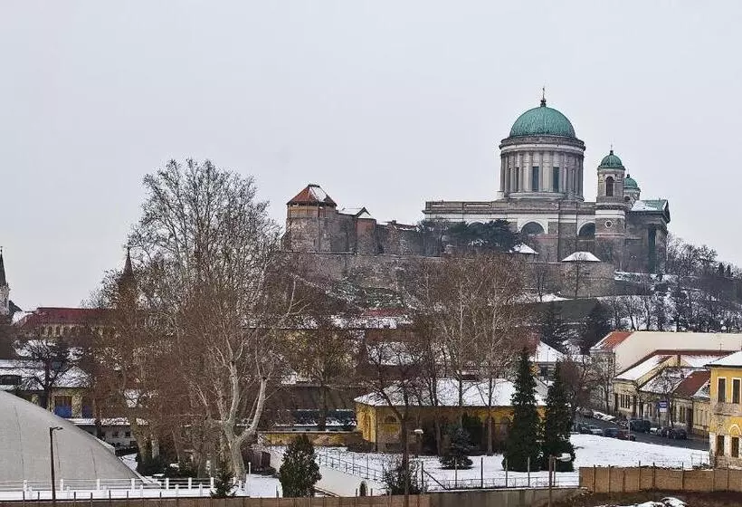 ペンション Amadeus Vendégház