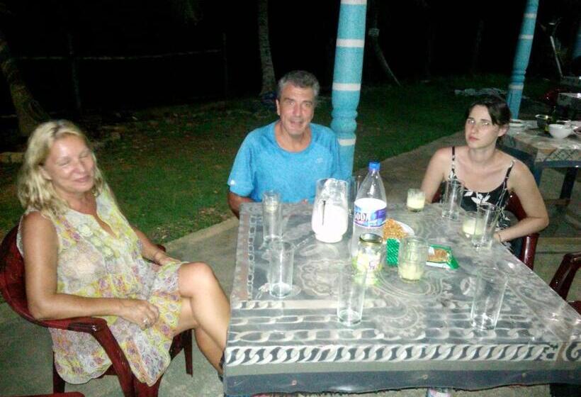 Pensió Sayuri Beach