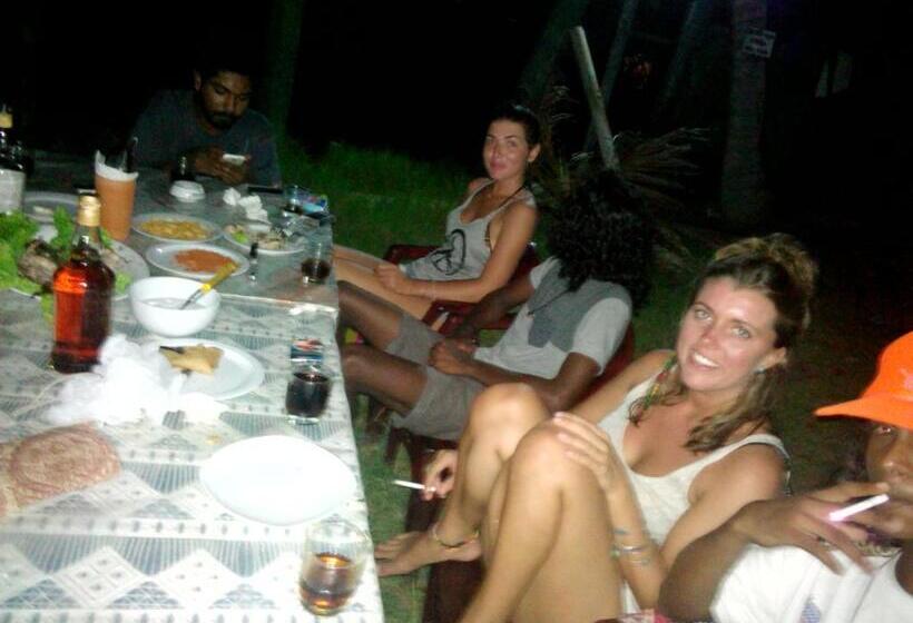 Pensió Sayuri Beach