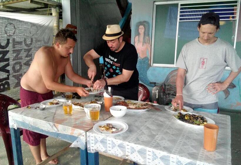 Pensió Sayuri Beach