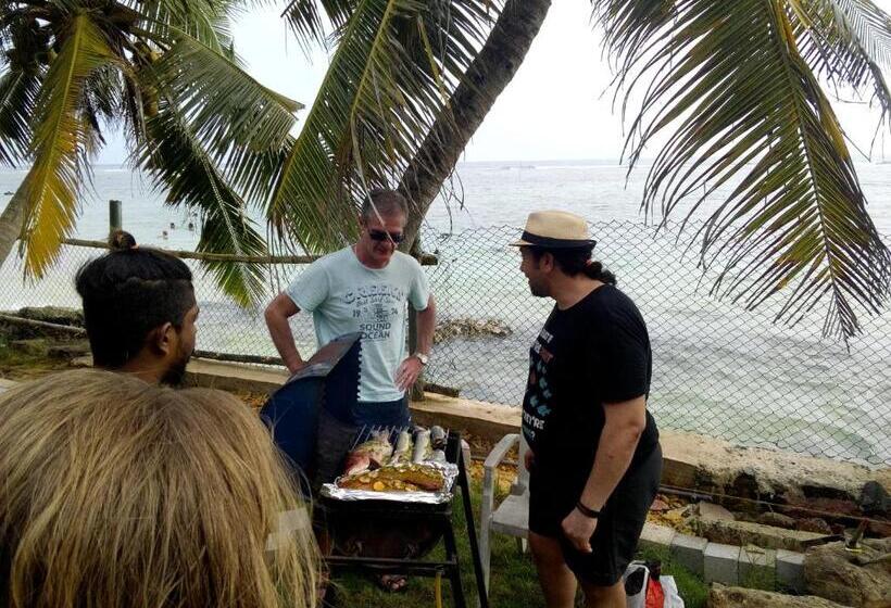 Pensió Sayuri Beach