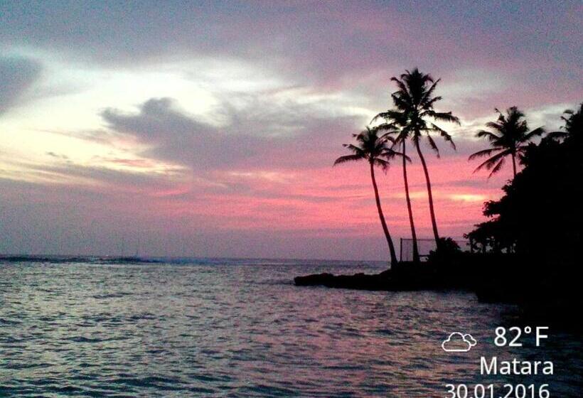 Pensió Sayuri Beach