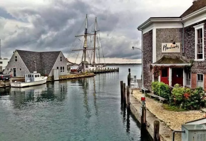 Retkeilymaja Treehouse Lodge