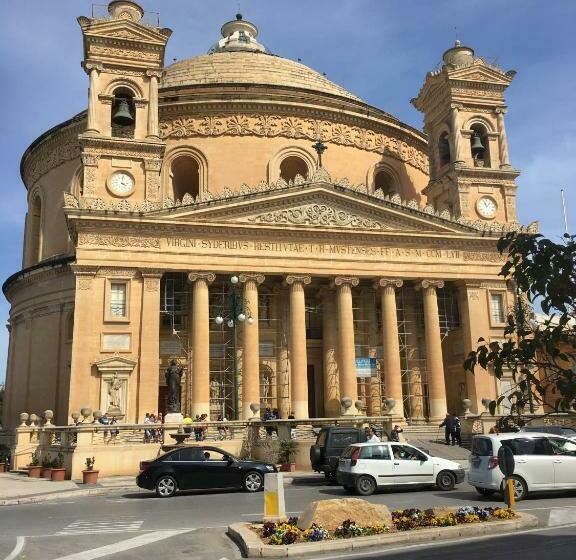 پانسیون Apartment 81