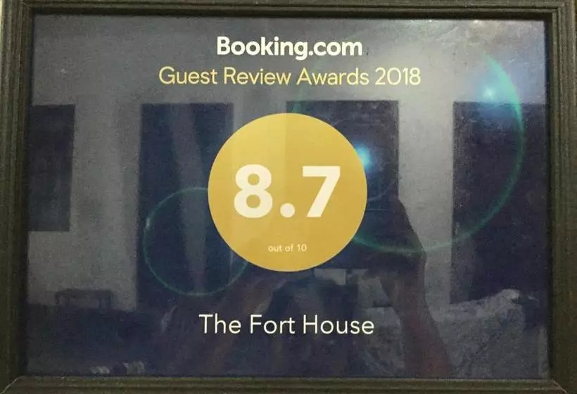 پانسیون The Fort House