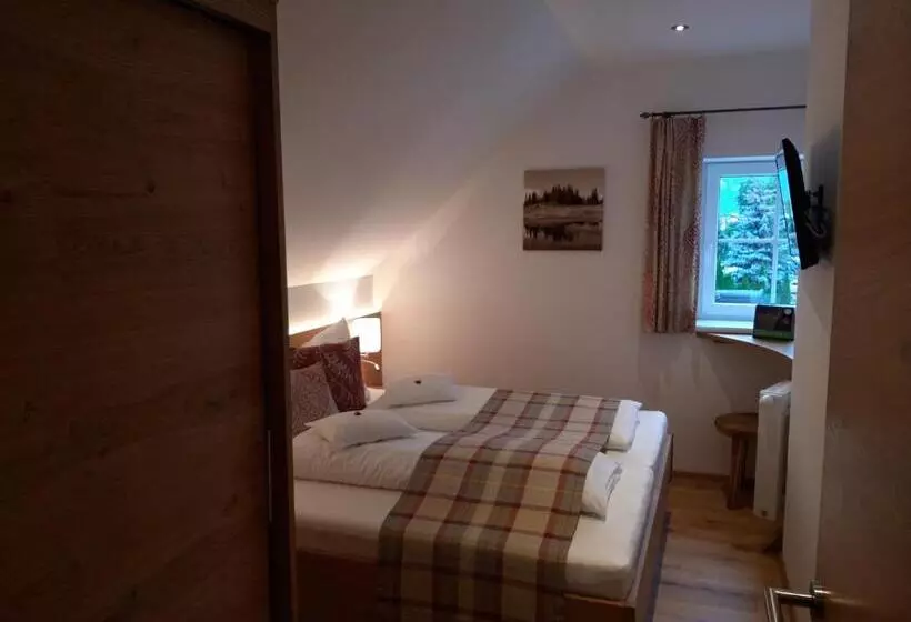 ユースホステル Gasthaus Brandlwirt