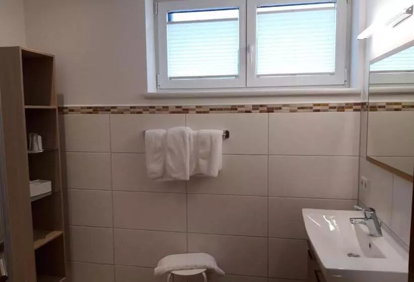 ユースホステル Gasthaus Brandlwirt