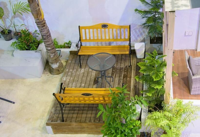 پانسیون Em Beach Maldives