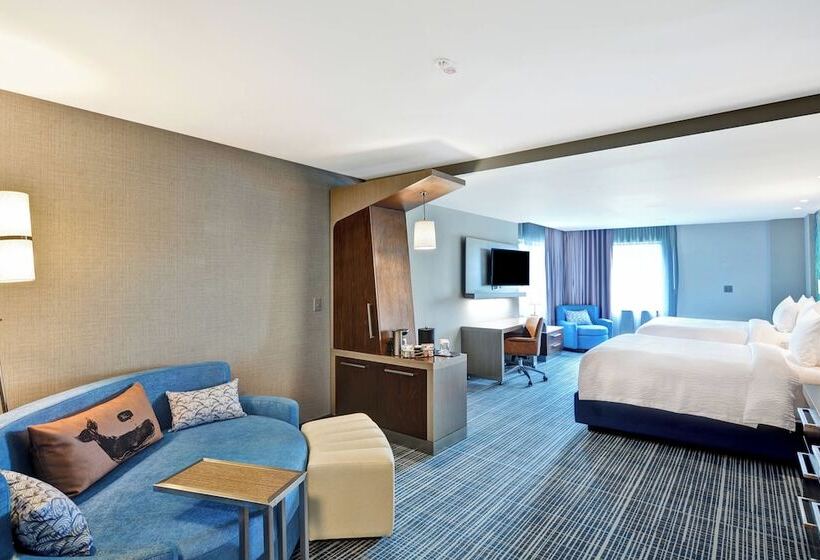 Hotelli Courtyard By Marriott Long Island Islip/courthouse Complex